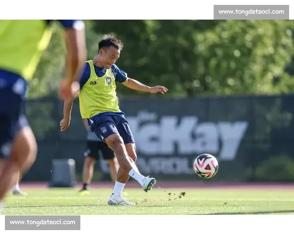 中国独苗周通创历史!世俱杯替补登场对阵拜仁 中国独苗周通创历史!世俱杯替补登场对阵拜仁