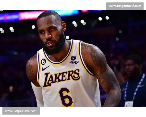 天妒英才:詹姆斯生涯屡战历史级强敌,命运枷锁何时能破?